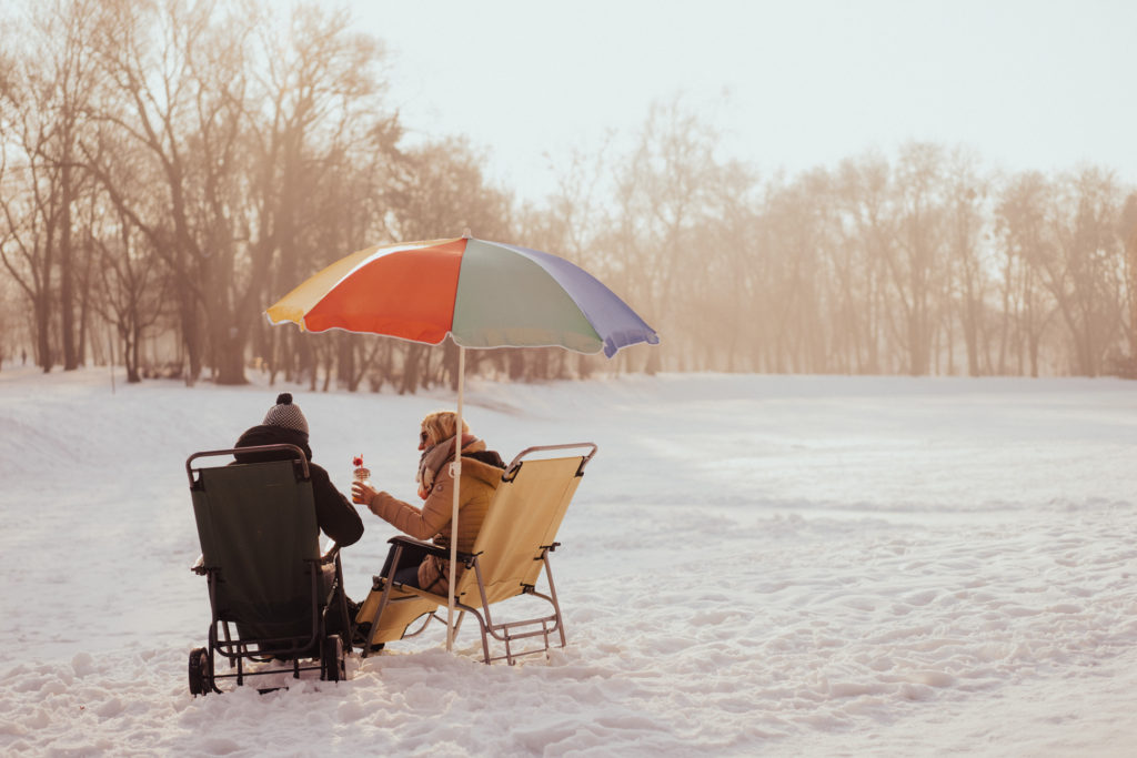 fotograf na wesele łódź warszawa sesja zaręczynowa zimowa park drinki zima plener zimowy miłość w obiektywie wzruszająca sesja sanki śnieg zabawa